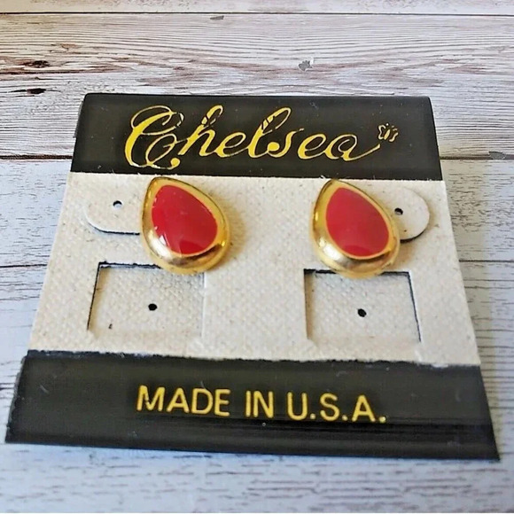 NWT Vintage 1980s Authentic Gold-Plated Red Teardrop Earrings - Picture 1 of 4